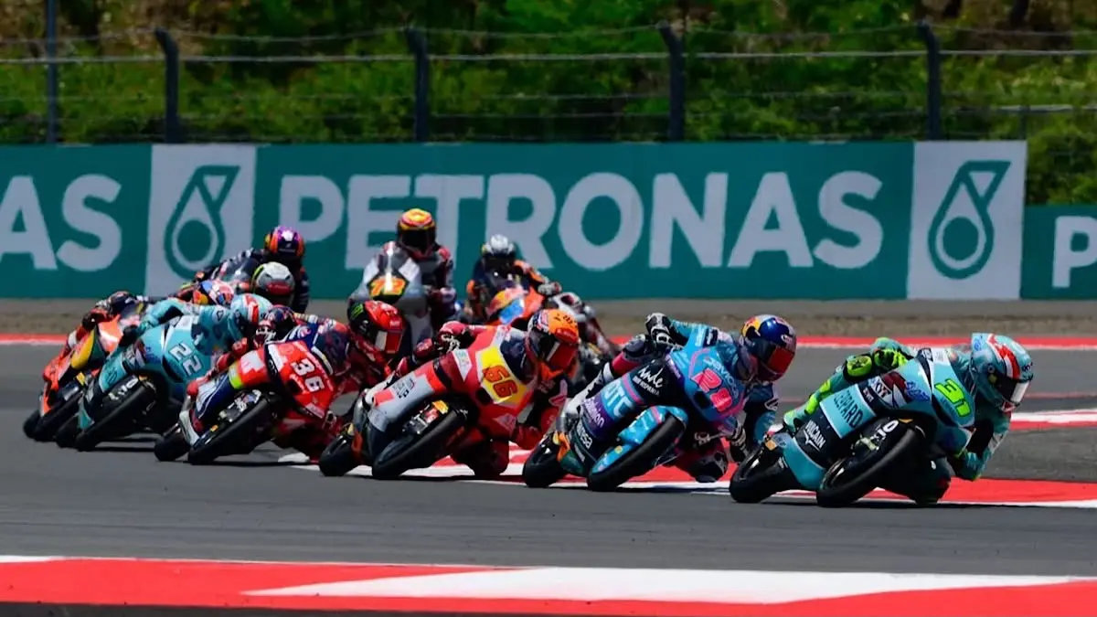 Hasil Moto3 Inggris 2026 mencatat Veda Ega Pratama finis P9 dan mengoleksi 97 poin. Ia kini hanya berjarak 18 poin dari posisi lima besar.(pinterest)