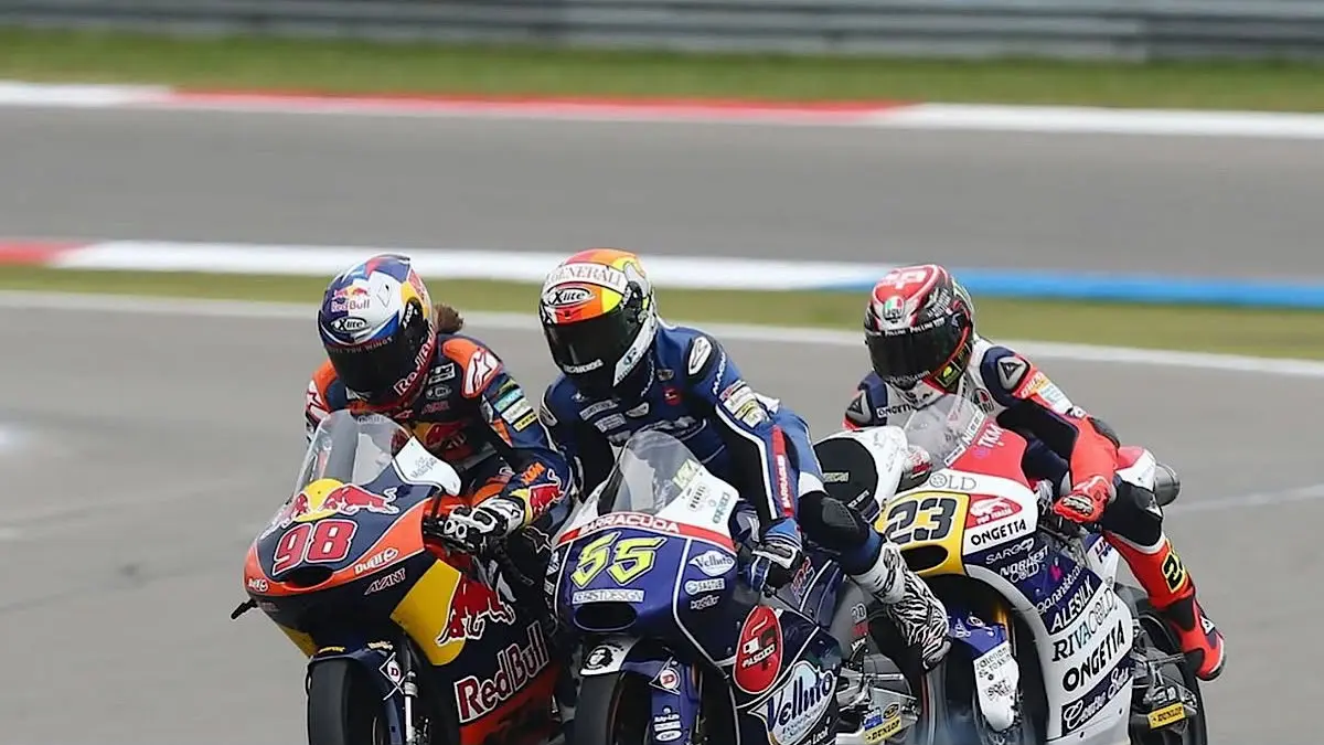 Hasil Moto3 Inggris 2026 mencatat Veda Ega Pratama finis P9 di Silverstone. Kini Veda mengoleksi 97 poin dan hanya butuh 3 poin menuju 100.(pinterest)