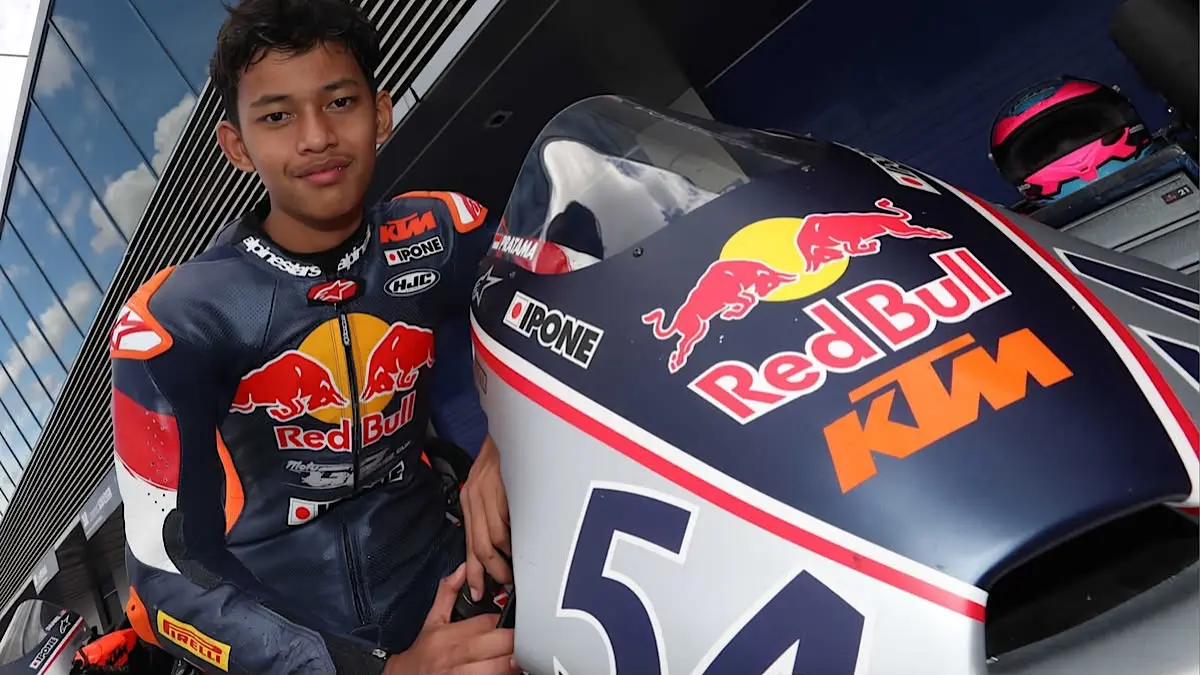 Jadwal Moto3 MotoGP Inggris 2026 di Silverstone, Veda Ega Pratama start posisi 16. Simak jam tayang dan posisi start lengkapnya.(pinterest)