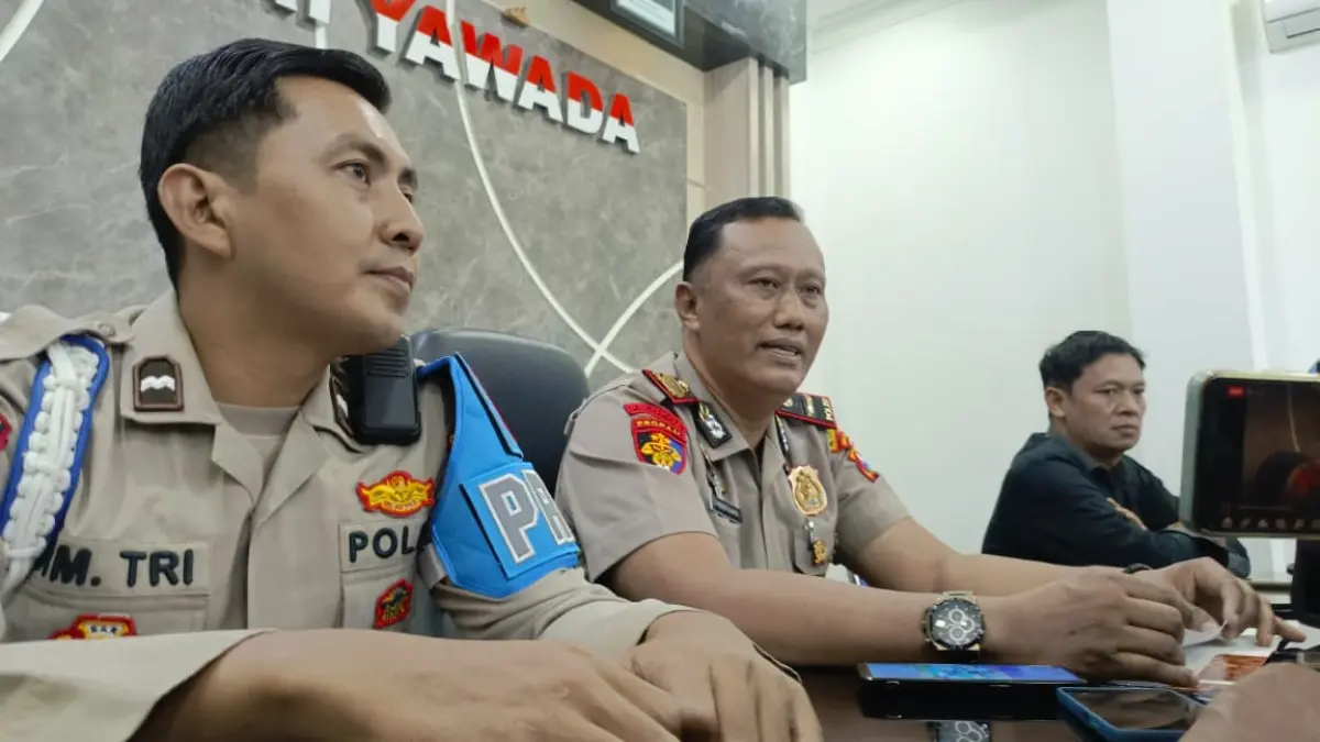 Kasipropam Polres Tulungagung Ipda Sutikno memberikan keterangan terkait penanganan dugaan pelanggaran kode etik yang melibatkan anggota berinisial YW.(RAHIIQ AL BACHRI/RADAR TULUNGAGUNG)
