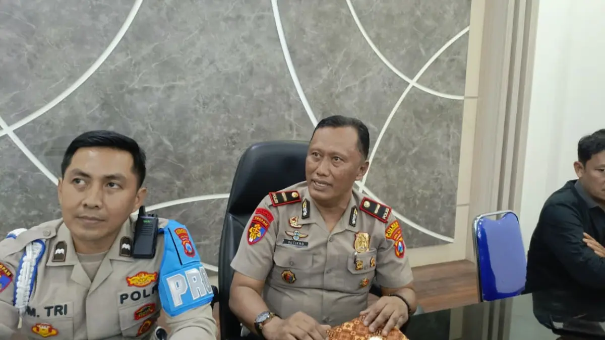 Kasipropam Polres Tulungagung Ipda Sutikno saat memberikan keterangan terkait penanganan dugaan pelanggaran kode etik. (RAHIIQ AL BACHRI/RADAR TULUNGAGUNG)