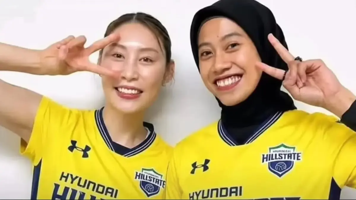 Megawati Hangestri mulai mencuri perhatian di Hyundai Hill State. Mantan pemain Hyundai, Kari Geisberger, bahkan mengaku terkejut melihat tinggi titik pukulan spike Megawati saat latihan. Kini, Mega bersiap menjadi salah satu senjata utama Hyundai Hill State menghadapi musim baru Liga Voli Korea 2026/2027.