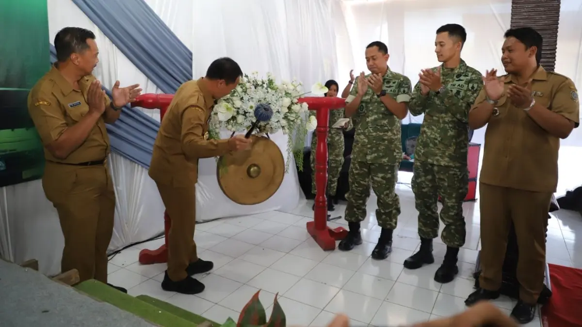 Pemukulan gong simbolis pembukaan Karya Bhakti TNI 2026.