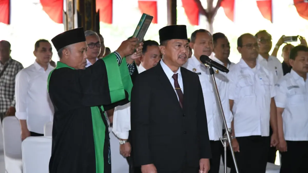 Prosesi pelantikan Tri Hariadi sebagai Sekda Tulungagung definitif.