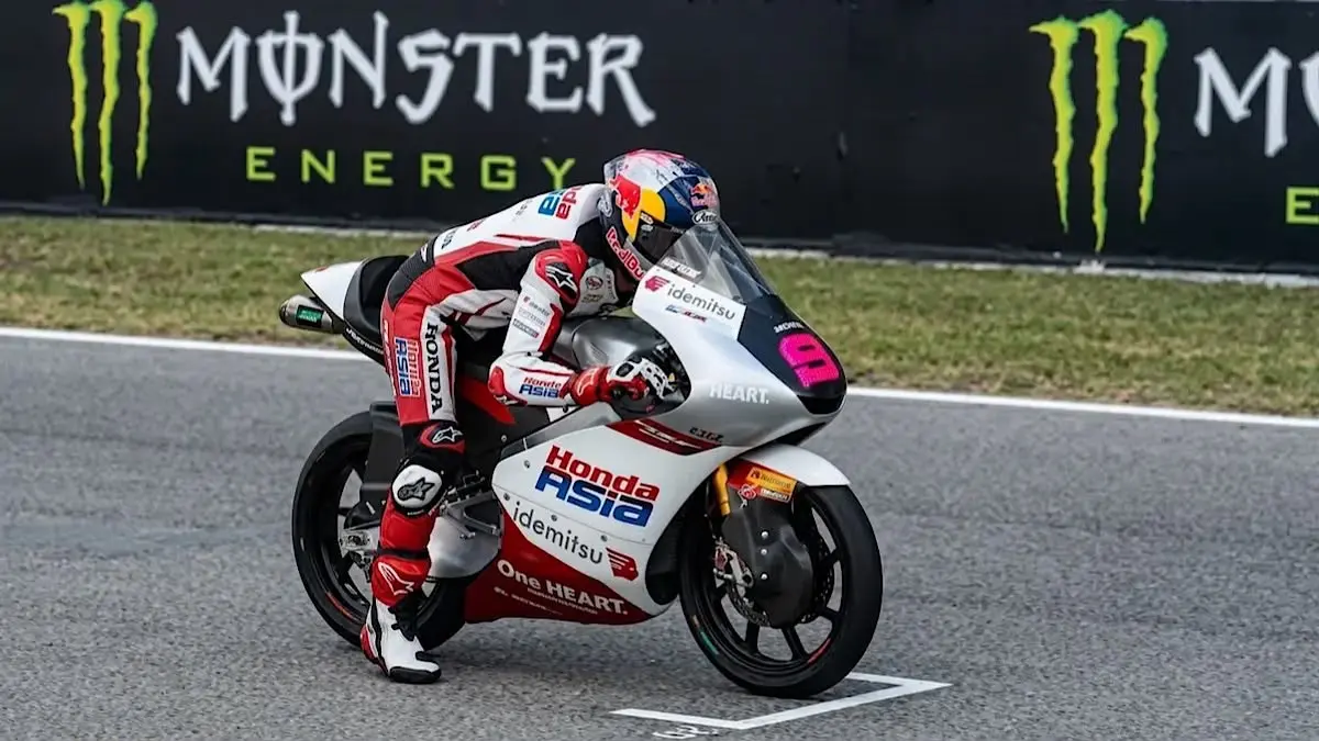 Veda Ega Pratama finis P9 di Moto3 Inggris 2026 dan mengoleksi 97 poin. Ia hanya butuh tiga poin untuk menembus 100 poin musim ini.(pinterest)