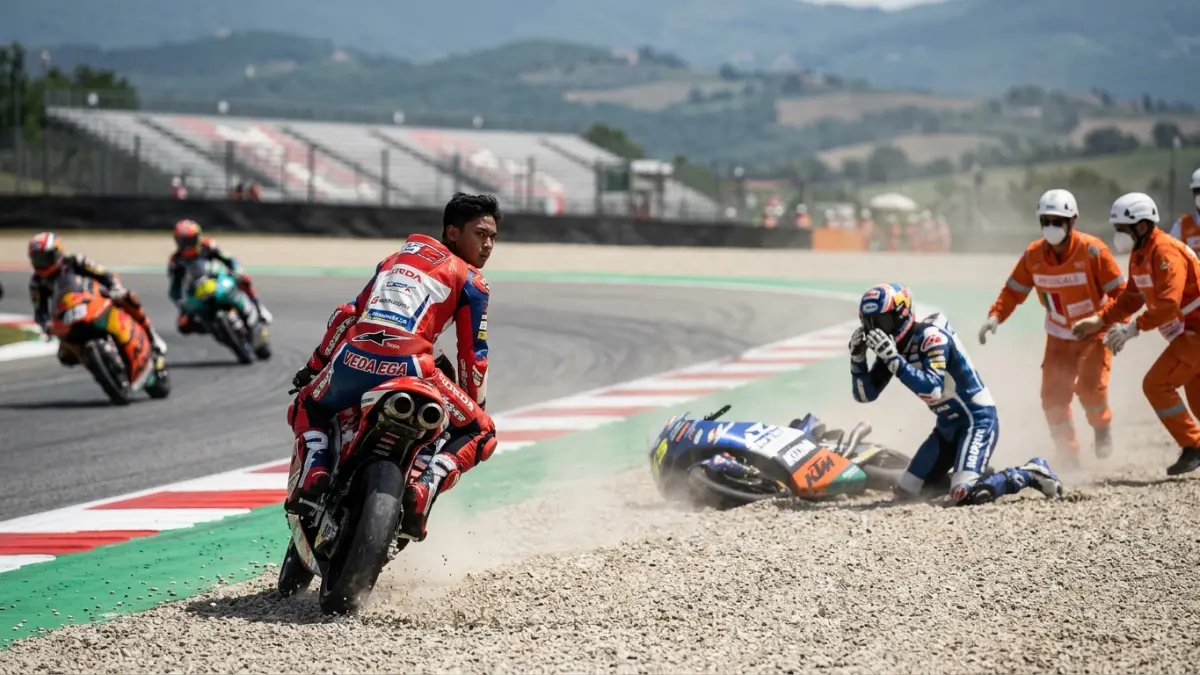 Veda Ega Pratama tampil meyakinkan di Mugello. Honda membawa upgrade motor, sementara rivalnya Hakim Danish mengalami insiden saat latihan.