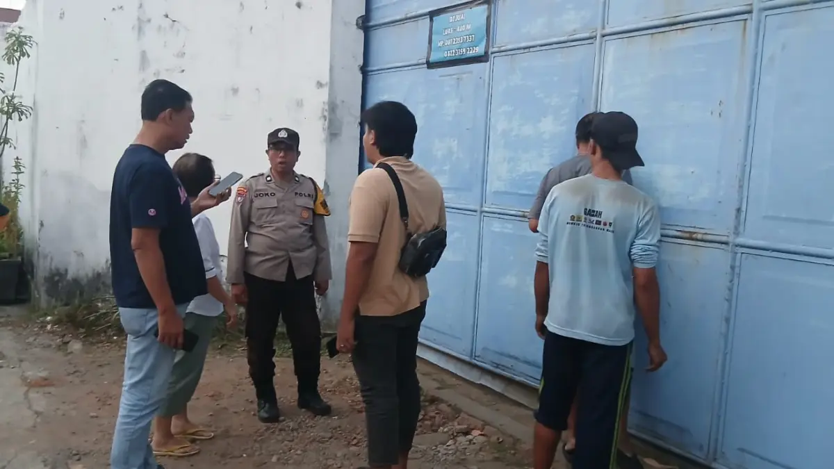 Polisi memastikan tidak ditemukan tanda-tanda kekerasan pada tubuh karyawan yang meninggal dunia di Gudang Toko Mulya.(POLRES TULUNGAGUNG)