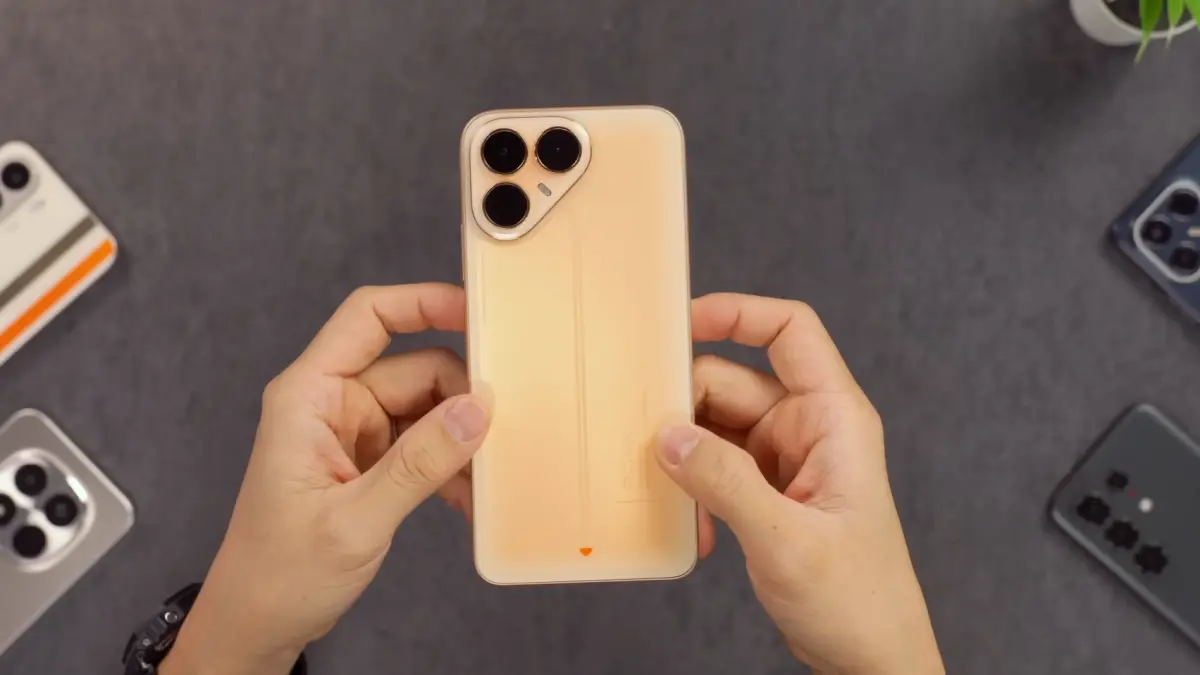 Tecno Pova 8 5G menawarkan baterai 8.000 mAh, Alive Matrix, kamera 50 MP, dan layar 144 Hz. Simak kelebihan serta kekurangannya. (Youtube. com)