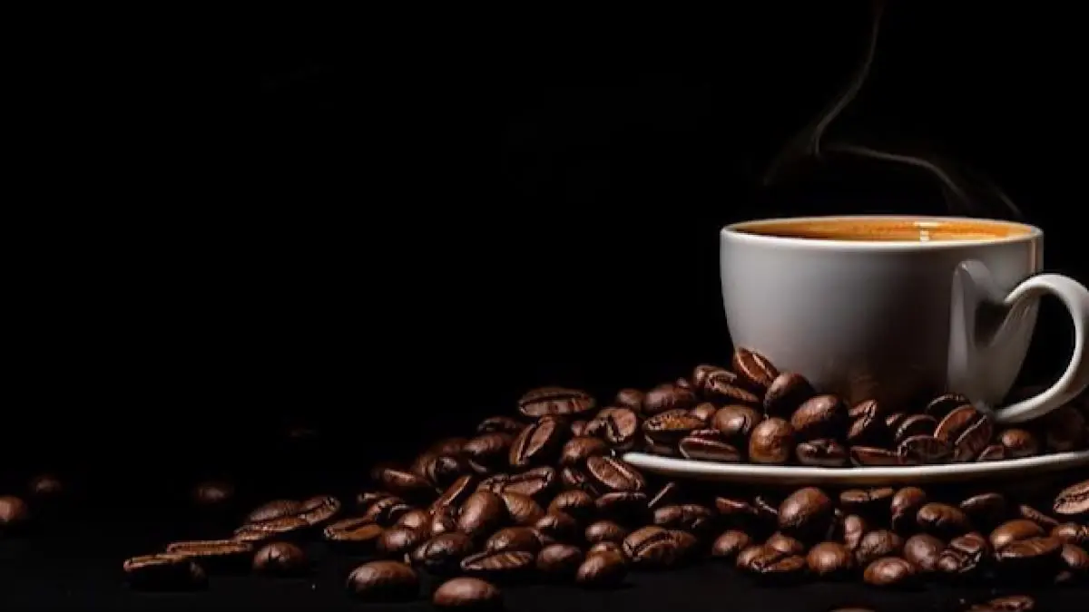 Sirup kopi gula merah mudah dibuat tanpa mesin kopi. Bisa untuk es kopi susu di rumah atau menjadi ide jualan minuman yang praktis.(pinterest)