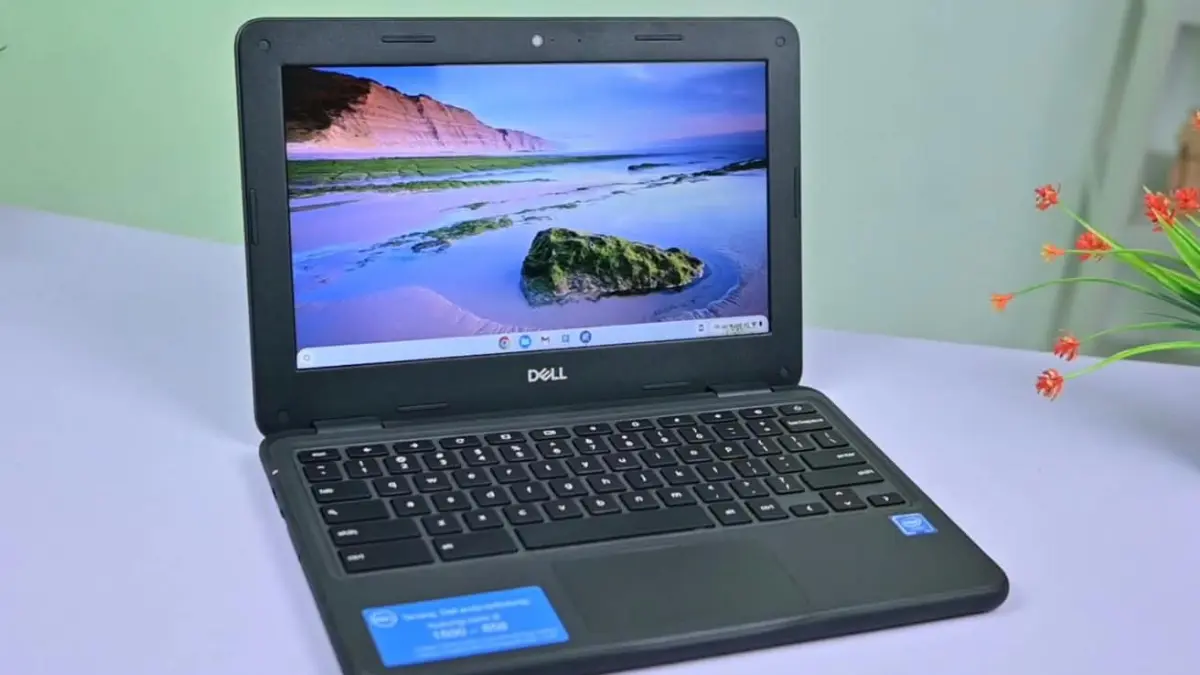 Dell Chromebook 3100 menawarkan laptop berukuran ringkas dengan bobot sekitar 1,3 kilogram, cocok untuk mengetik, browsing, belajar, dan aktivitas ringan sehari-hari.
