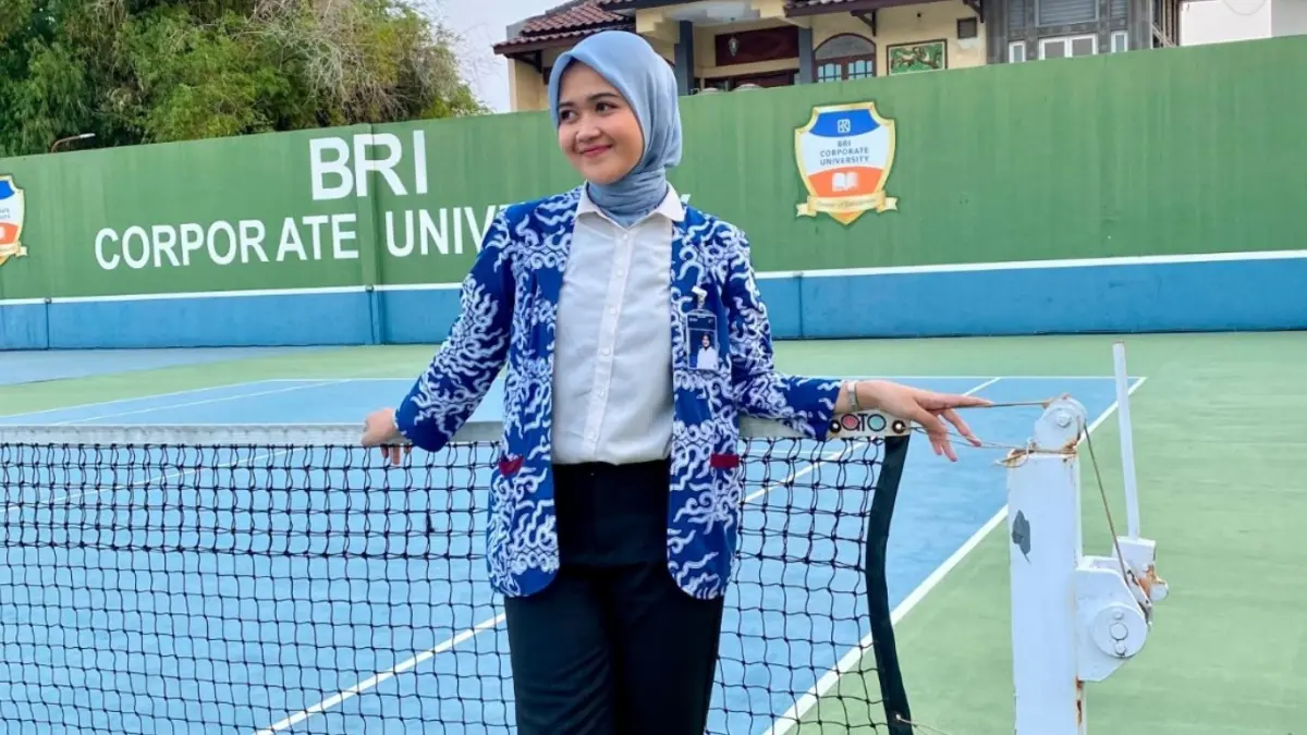 Fira harus menjaga kebugaran di tengah rutinitas hariannya yang padat sebagai karyawan salah satu bank.