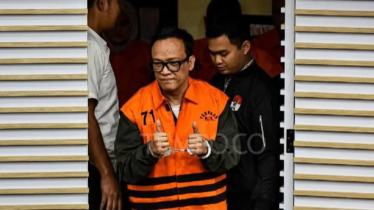 Immanuel Ebenezer dituntut 5 tahun penjara terkait kasus dugaan korupsi lisensi K3. Ia membandingkan tuntutannya dengan terdakwa lain dan mempertanyakan logika hukum.(pinterest)