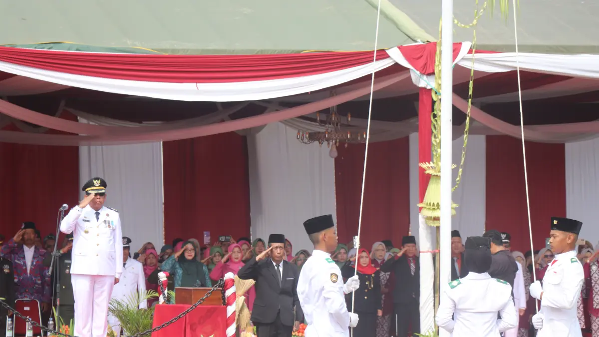Prosesi upacara peringatan HUT Ke-81 Kemerdekaan RI di lapangan Desa Gondang, Kecamatan Gondang, Tulungagung, Senin (17/8/2026).(DR PERDANA/RATU)