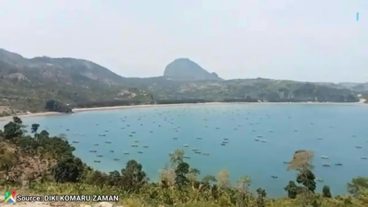 Pantai Gemah Tulungagung menawarkan pesona laut biru, hamparan pasir luas, dan teduhnya hutan pinus. Tak hanya cocok untuk healing, wisatawan juga bisa mencoba ATV, motor trail, flying fox hingga banana boat.