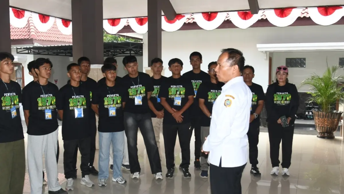 Plt Bupati Tulungagung Ahmad Baharudin memberi petuah kepada para atlet sepak bola muda Tulungagung (PROKOPIM)