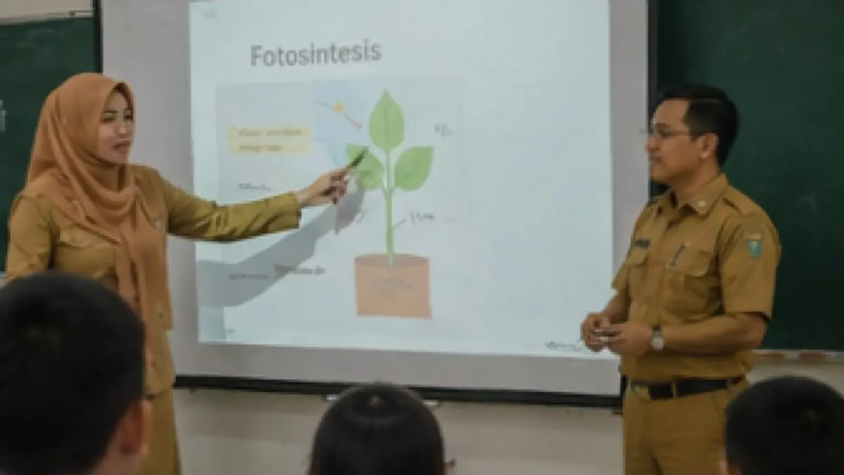 Pengangkatan guru PNS disebut telah disepakati pemerintah. PPPK paruh waktu juga akan dicarikan solusi, dengan formasi sesuai kebutuhan.(AI)