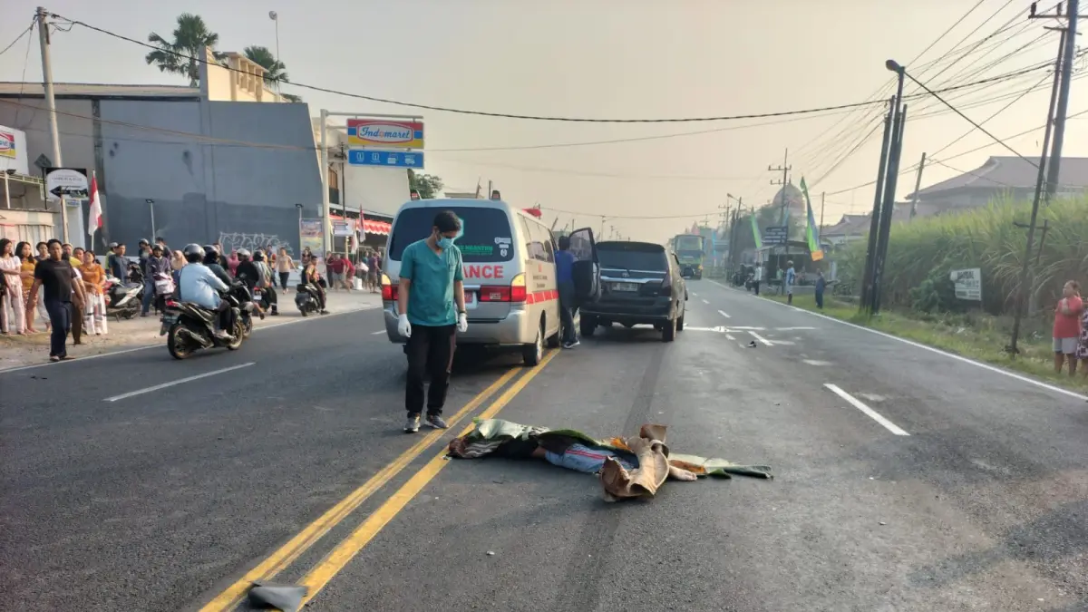 Kurang Perhatikan Arus Lalu Lintas, Pelajar 16 Tahun Tewas Saat Honda Vario Menyeberang di Kepuhrejo Ngantru.(POLRES TULUNGAGUNG)