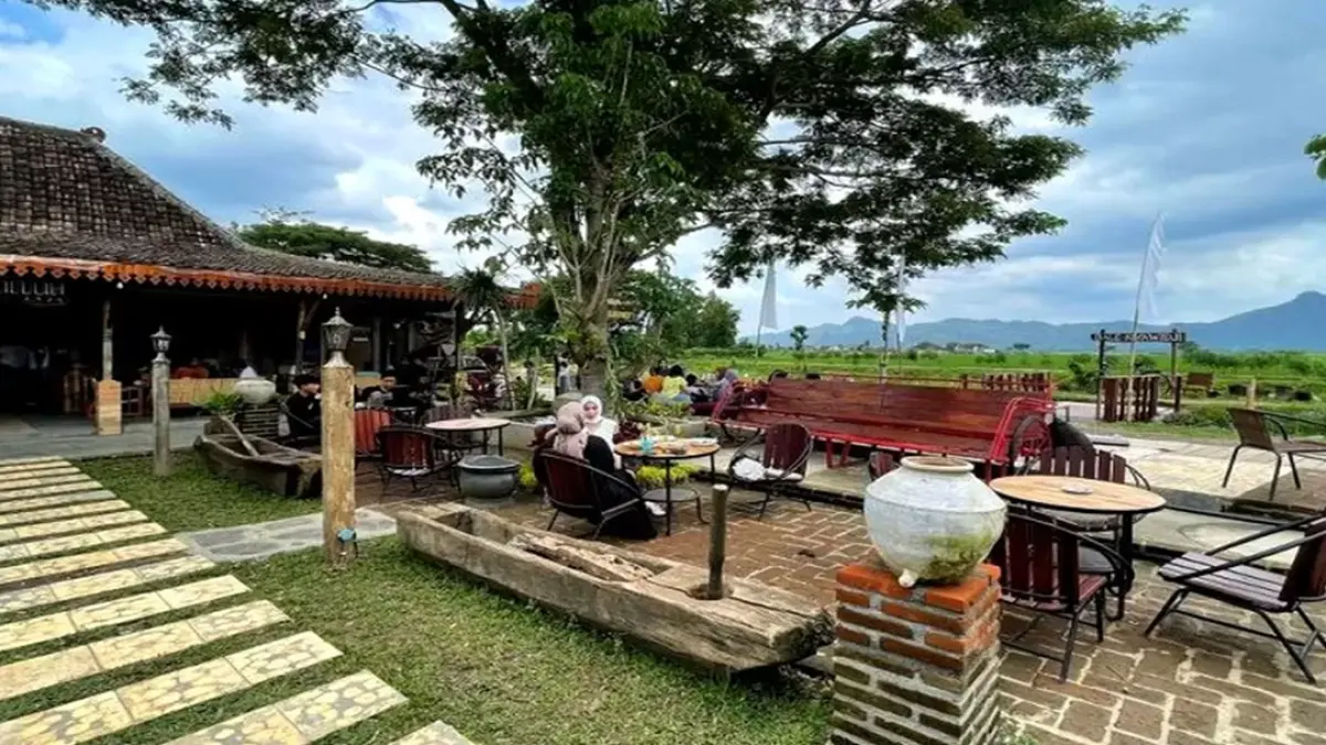 Maraknya kafe estetik kini membawa udara segar bagi perekonomian daerah Tulungagung.