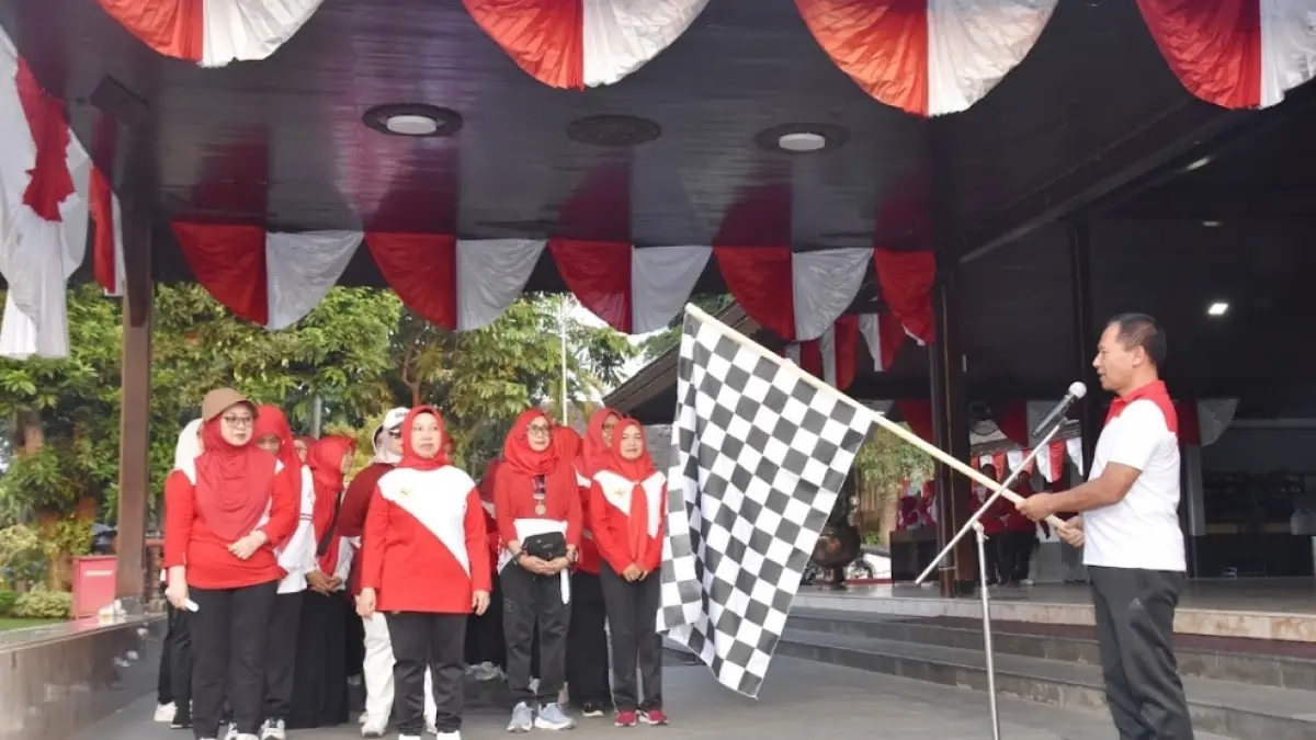 Plt Bupati Tulungagung Ahmad Baharudin berangkatkan jalan sehat PKK (PROKOPIM)