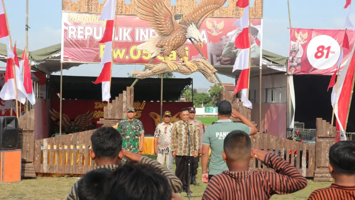 Upacara pembukaan Expo Desa Ngentrong dipimpin langsung oleh Camat Campurdarat selaku inspektur upacara.