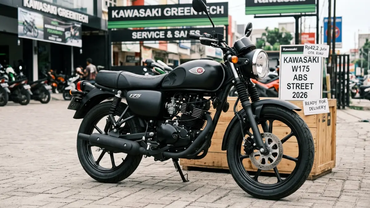 Kawasaki W175 ABS Street 2026 dibanderol Rp42,2 juta OTR Riau. Tampil serba hitam dengan pelek racing, ban tubeless, injeksi, dan ABS. (Youtube. com)
