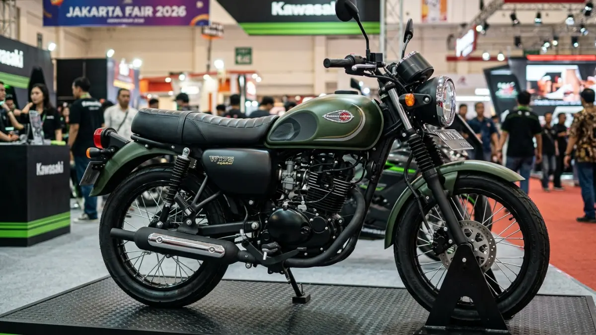 Kawasaki W175 Injeksi 2026 tampil dengan desain klasik, sistem injeksi, ABS, dan indikator bensin baru dengan harga sekitar Rp39 juta. (Youtube. com)