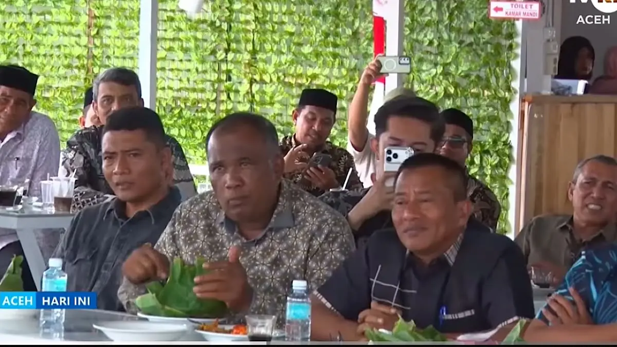Tsunami menerjang permukiman hingga rumah disebut rata. Warga memperkirakan air setinggi 2 meter dan menyoroti arahan evakuasi.(Pinterest)
