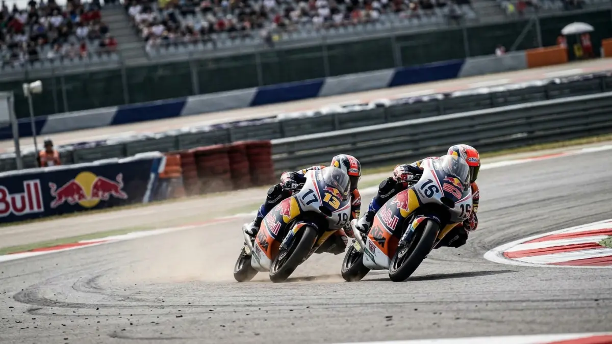 Brian Uriarte menang dramatis di Red Bull Rookies Cup setelah start dari posisi ke-10. Veda Ega Pratama finis keenam. (Youtube. com)