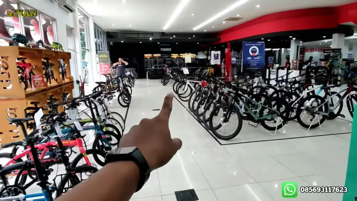 Deretan e-bike yang dipajang di Roda Leng Serpong. Beragam model dari Polygon hingga Colossus TLE tersedia dengan harga mulai Rp17,3 juta hingga Rp115 juta.