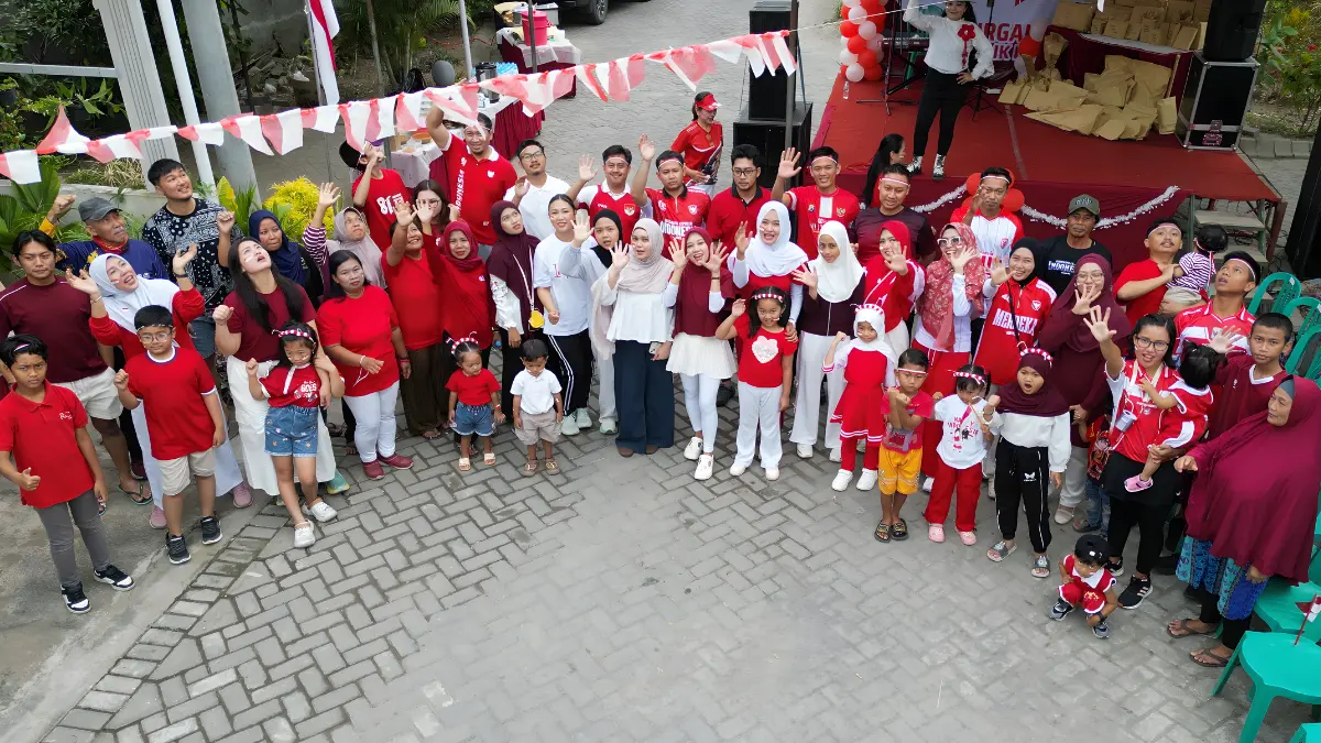 Momen kebersamaan warga Citra Emerald Regency Tulungagung saat foto bersama usai senam. 
