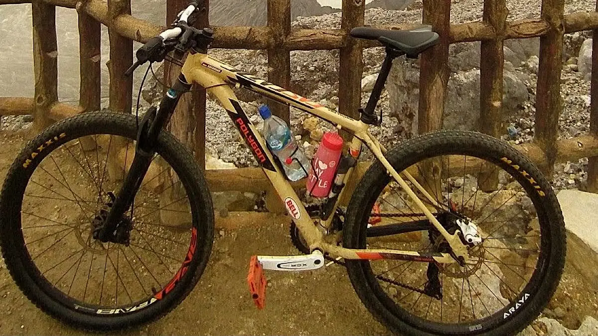 Polygon Xtrada 7 2026 dibanderol sekitar Rp12 juta dengan SRAM 12-speed, suspensi X-Fusion, dropper seatpost dan roda 29 inci.(pinterest)