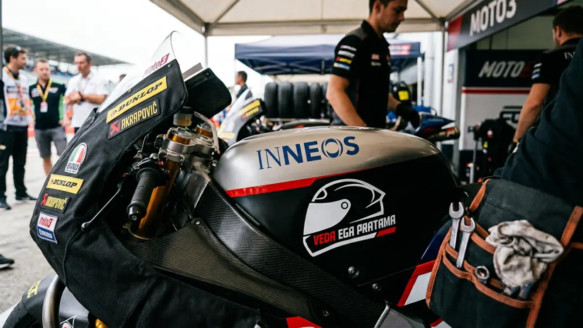 Veda Ega Pratama dikabarkan mendapat sponsor Rp10 miliar dari PT INEOS Aromatics Indonesia untuk mendukung kiprahnya di Moto3. (Youtube. com) 
