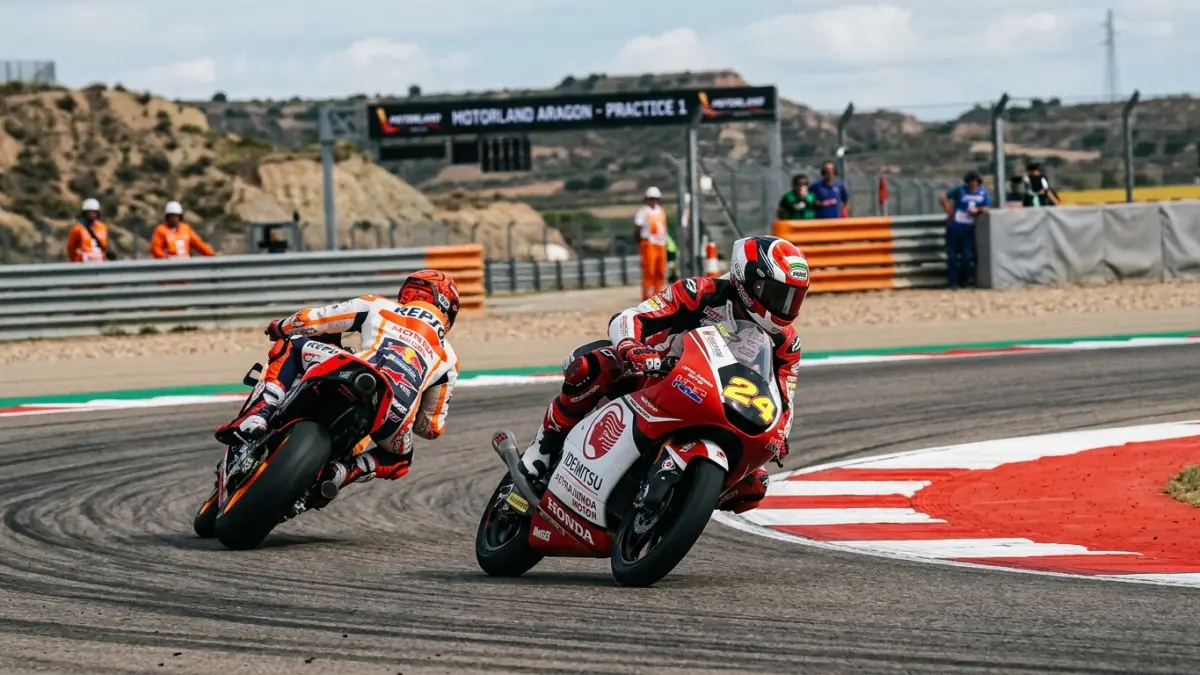 Veda Ega Pratama disebut melakukan overtake balik terhadap Marc Marquez di Aragon. Namun, aksi tersebut terjadi dalam sesi latihan, bukan balapan resmi. (Youtube. com)