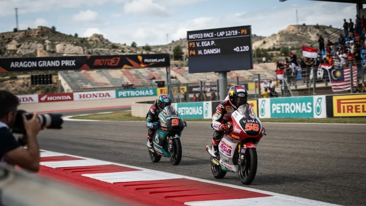 Veda Ega Pratama Moto3 Aragon 2026 membidik podium setelah tampil konsisten. Rivalnya, Hakim Danish, juga mengincar kebangkitan.