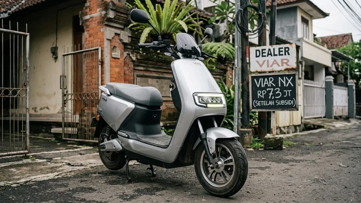 Motor listrik Viar NX dibanderol sekitar Rp7,3 juta setelah subsidi. Simak spesifikasi, fitur, kelebihan, dan kekurangannya. (Youtube. com)
