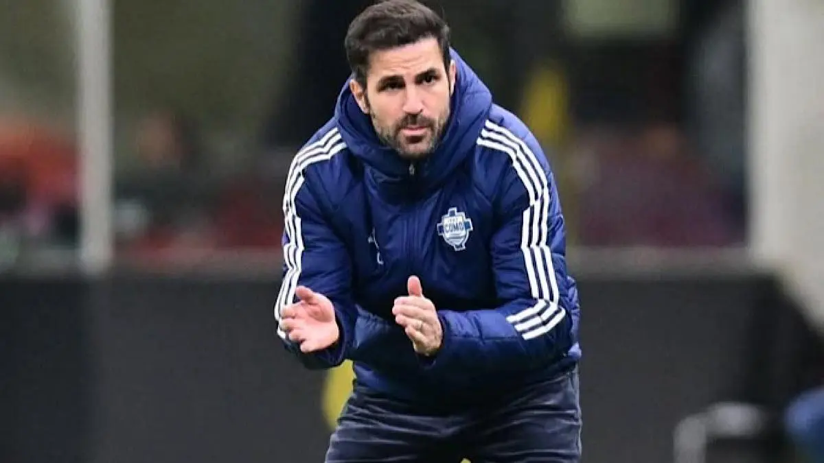 Cesc Fabregas membawa Como 1907 bersaing di papan atas Serie A. Filosofi, pengalaman, dan pendekatan modern menjadi kunci kepelatihannya.(pinterest)