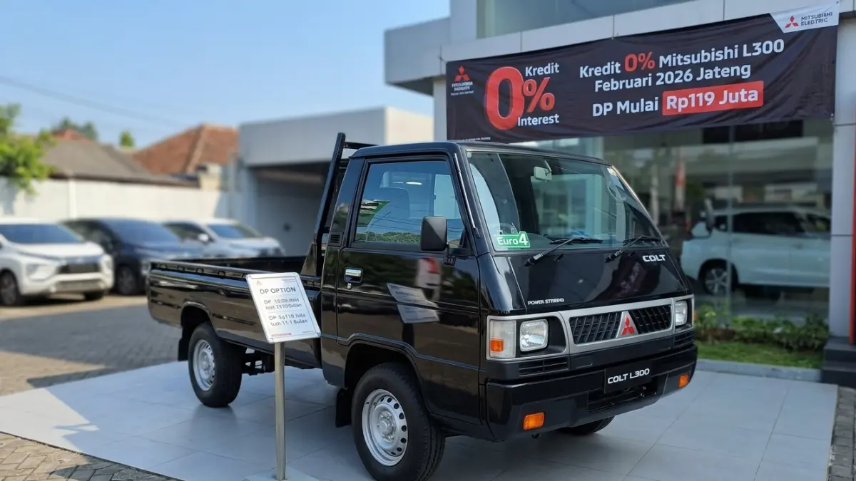 Kredit 0% Mitsubishi L300 di Jawa Tengah menawarkan DP mulai Rp119 juta dengan angsuran mulai Rp8,65 juta selama 11 bulan. (Gemini AI)