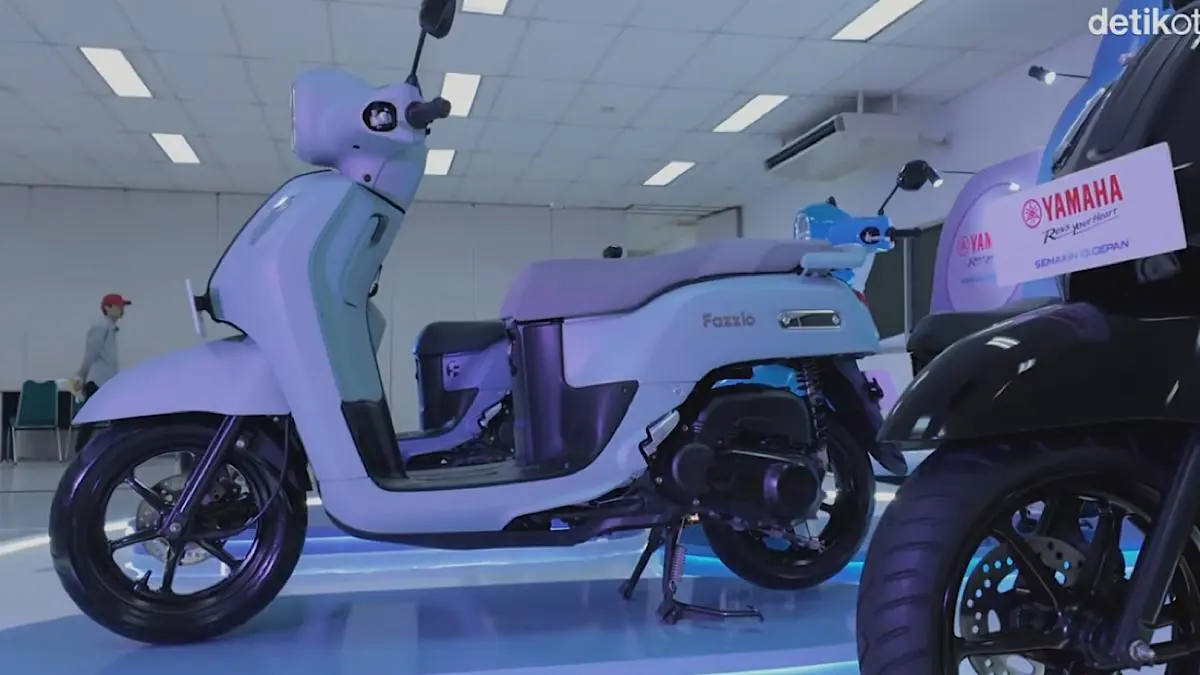 Yamaha Grand Filano 2026 hadir dengan tiga warna baru yang lebih maskulin. Fitur lengkap, mesin hybrid, dan bagasi 27 liter tetap dipertahankan.(sc youtube)