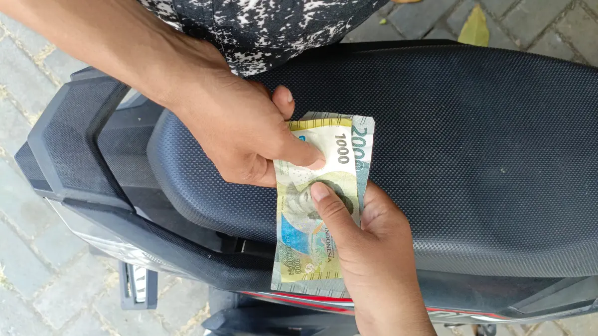 Dishub
Tulungagung
mengingatkan
tarif parkir
saat kegiatan
insidental,
termasuk
karnaval, tetap
memperhatikan
kemampuan
masyarakat.(RAHIIQ AL BACHRI/RATU)