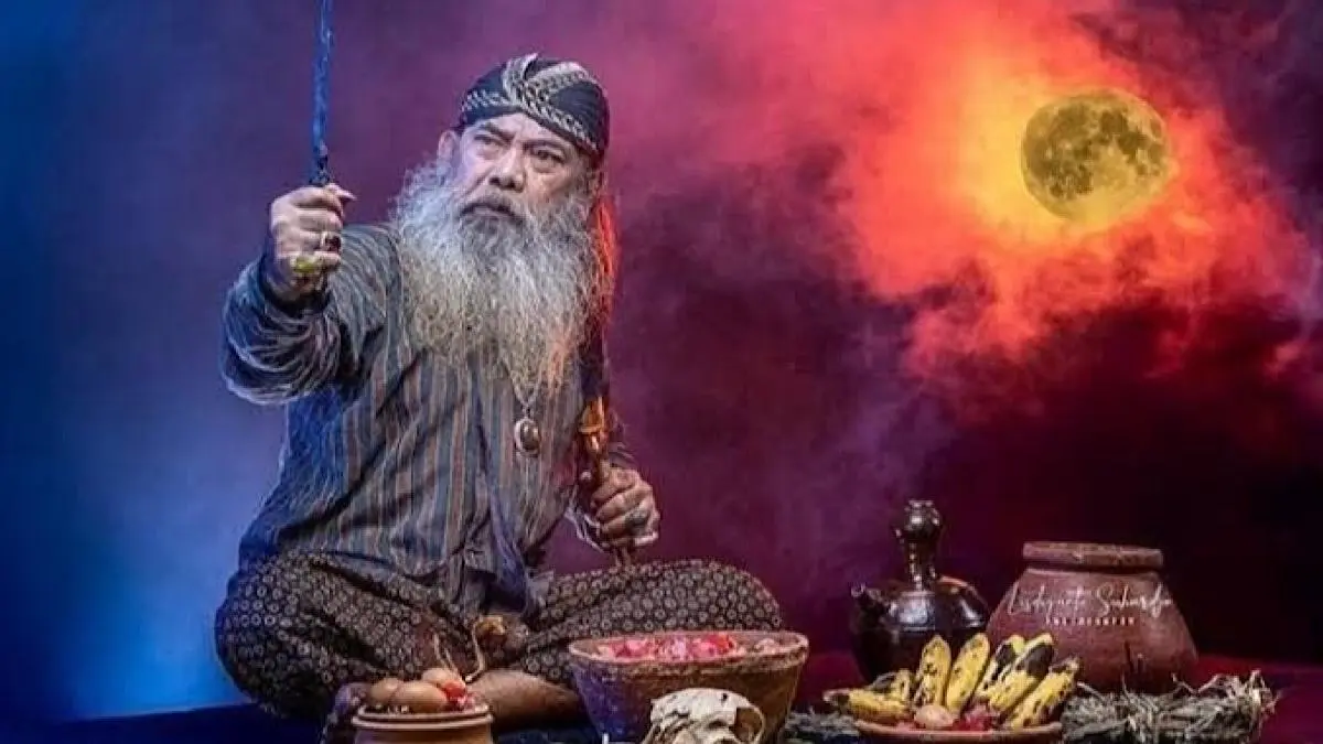 Mitos Jawa masih hidup lewat berbagai pamali dan cerita mistis. Berikut 10 mitos populer, dari larangan tidur saat magrib hingga Nyai Roro Kidul.(pinterest)