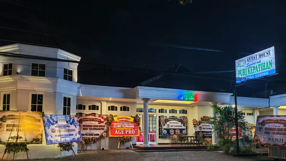 Muscab HDCI Tulungagung akan digelar Minggu (30/8/2026). Menjelang acara, karangan bunga ucapan selamat mulai berdatangan.(Kaji Dim untuk Radar Tulungagung)