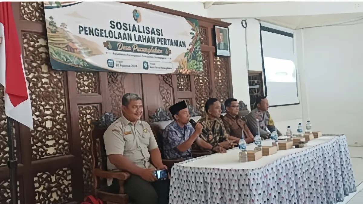 Suasana 
sosialiasi 
pengelolaan 
lahan pertanian 
di aula 
kantor Desa 
Pucanglaban 
pada Kamis 
(20/8) lalu.