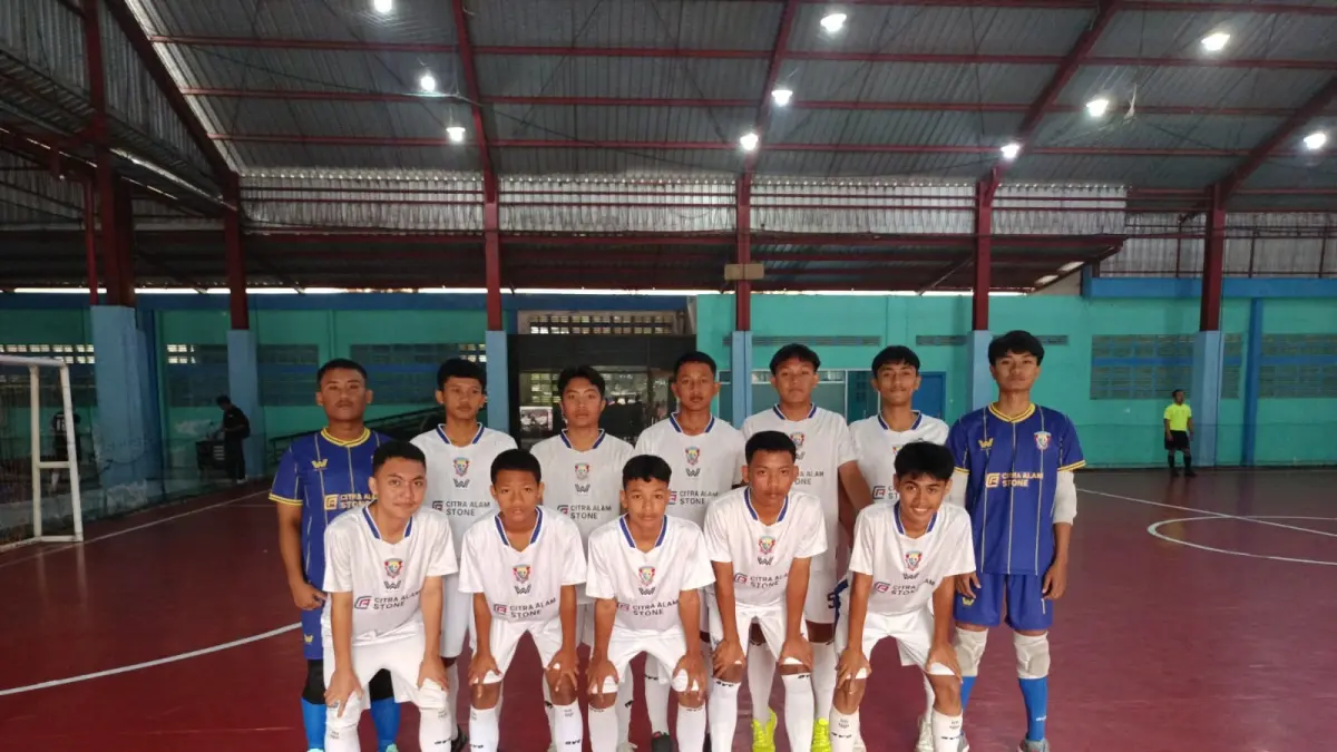 Tim SMKN 3 
Boyolangu 
mempersiapkan 
diri untuk 
mengikuti 
ajang mini 
soccer dengan 
membawa 
target meraih 
juara dan tetap 
menjunjung 
sportivitas.