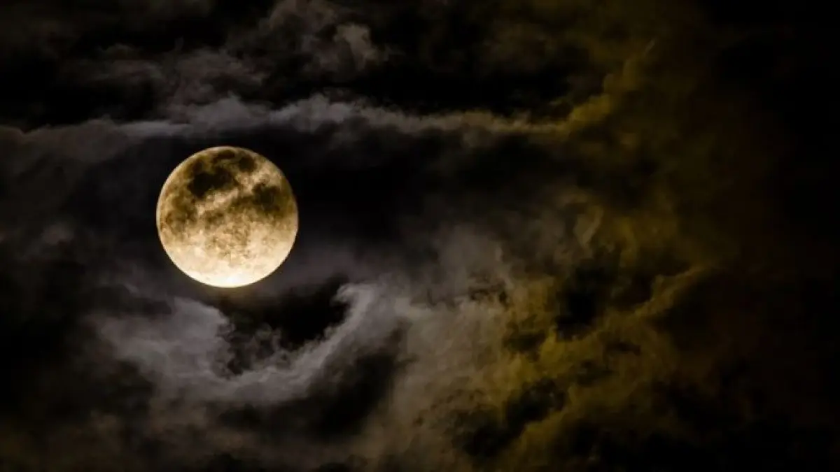 Fenomena astronomi 2026 menghadirkan 17 peristiwa, termasuk gerhana, hujan meteor, dan supermoon 23 Desember yang jadi sorotan.(PINTEREST)