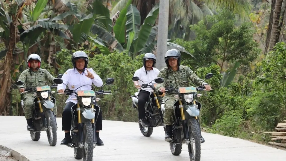 Jalan rabat beton di Desa Wonorejo Tulungagung susah bisa silewati