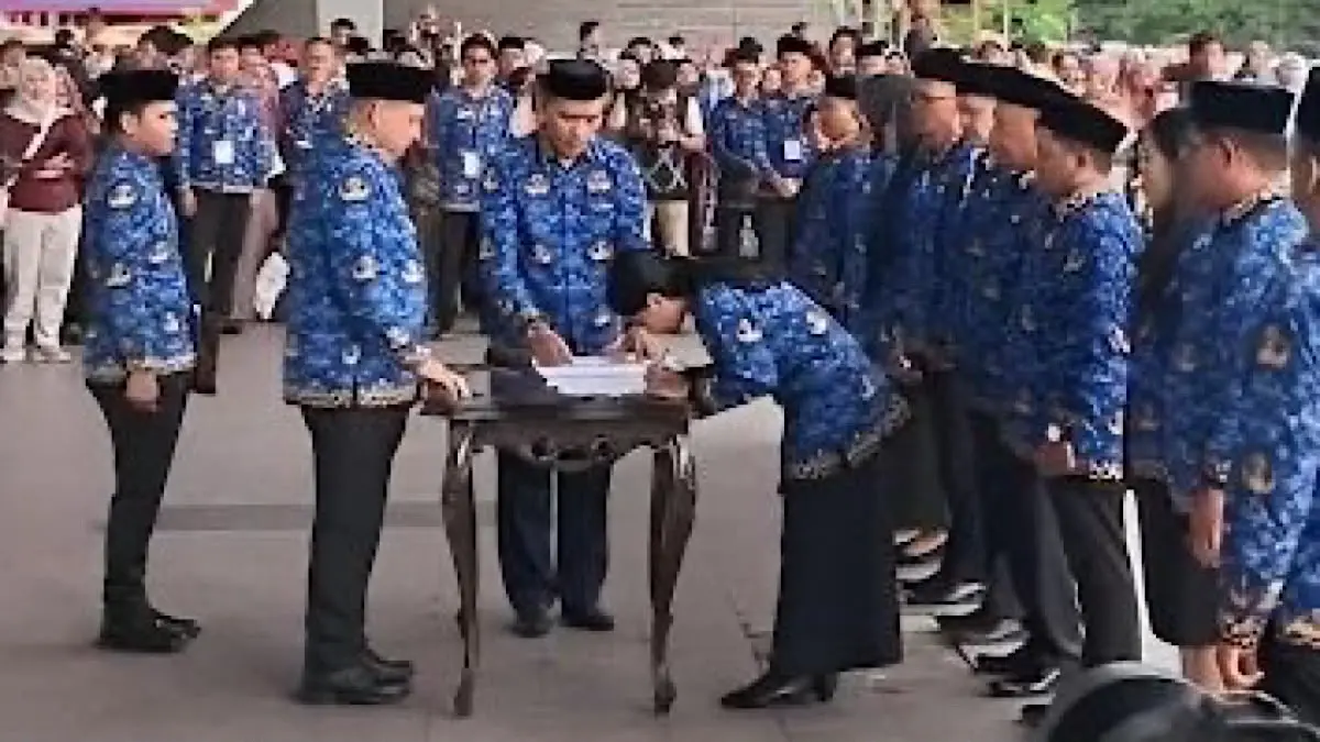 Guru PPPK paruh waktu menjadi perhatian DPR dan pemerintah. Sebanyak 231.246 guru disebut berstatus PPPK paruh waktu dan berpeluang jadi penuh waktu.(pinterest)