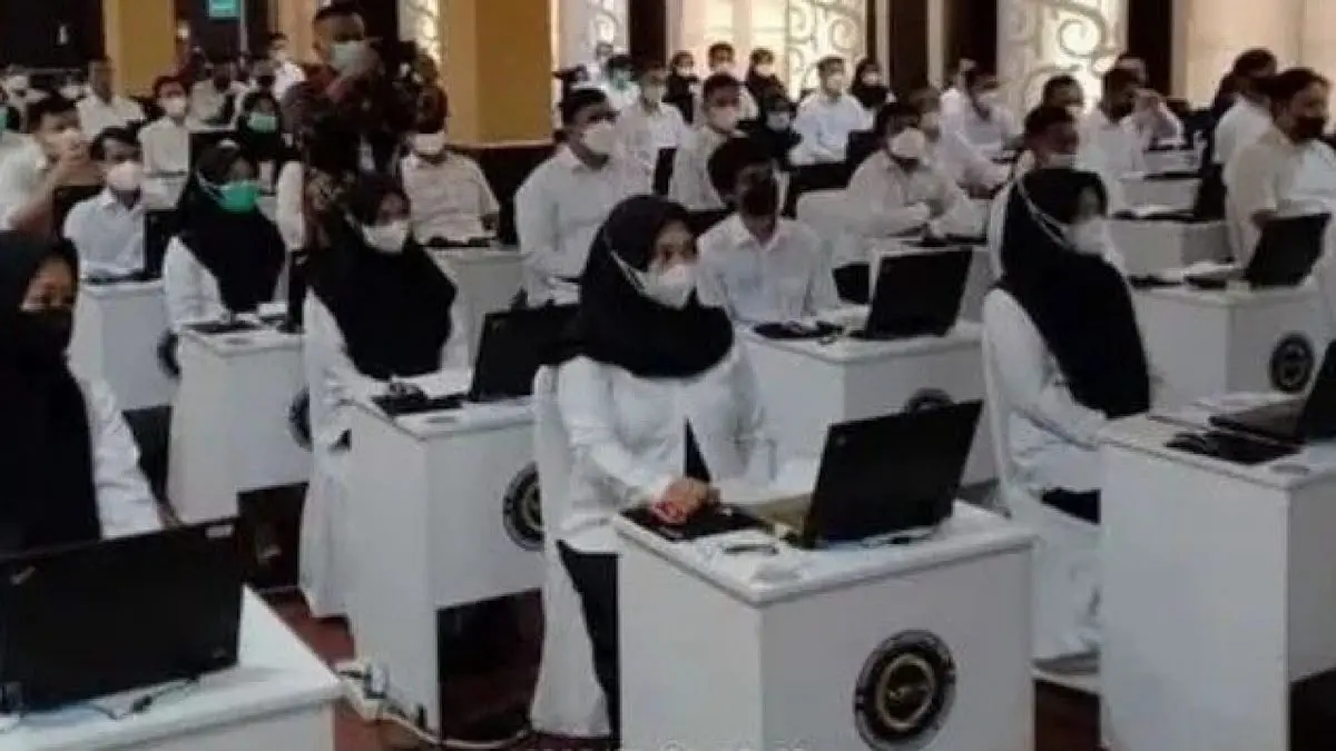 PPPK paruh waktu didorong beralih menjadi PPPK penuh waktu. DPR juga menyoroti sistem e-kinerja dan perlindungan hak pegawai.(pinterest)