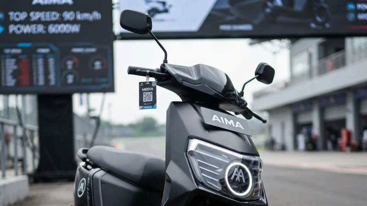 AIMA Blackwing menawarkan motor listrik bergaya balap dengan tenaga hingga 6.000 watt dan harga promo mulai sekitar Rp7 jutaan di China. (Gemini AI)