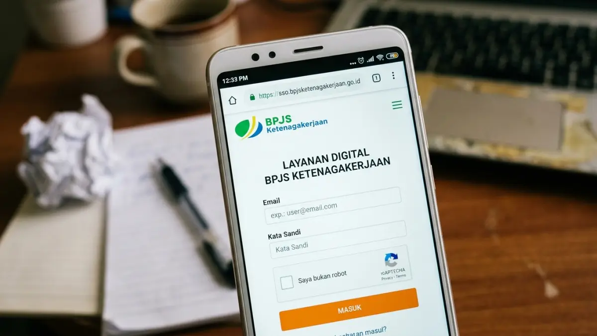 Cara cek saldo BPJS Ketenagakerjaan tanpa JMO bisa dilakukan lewat Google Chrome. Simak langkah login hingga melihat saldo JHT online. (Gemini AI)