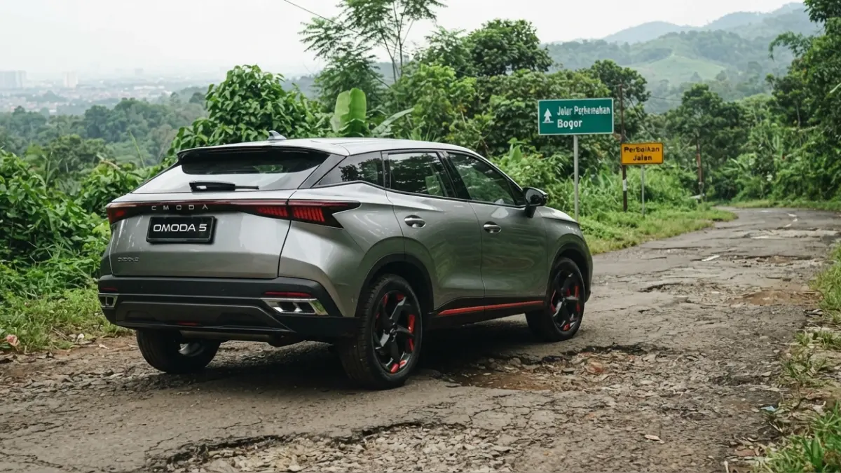 Chery Omoda 5 RZ diuji melewati macet, tol, tanjakan, dan jalan rusak. Konsumsi BBM aktualnya mencapai 10,65 km per liter. (Gemini AI)